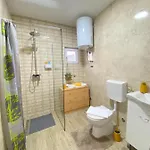 Gold Apartment *