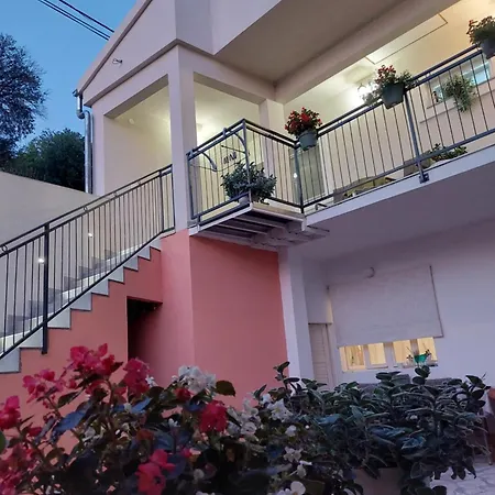 Gold Apartment